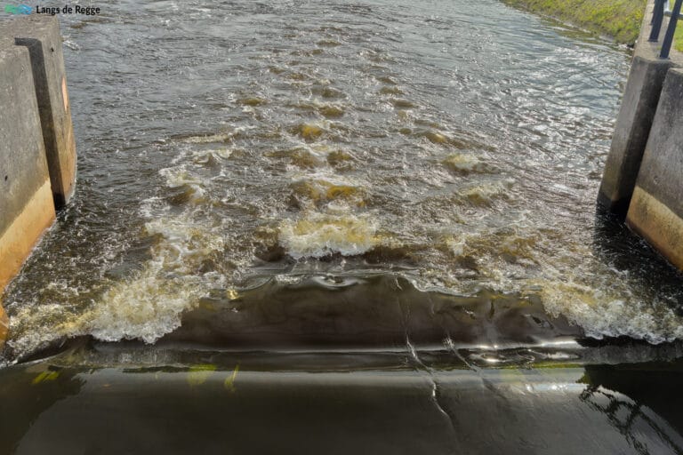 Stuw in de Regge