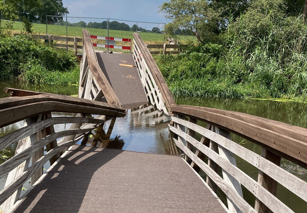 Ingestorte brug over de Regge